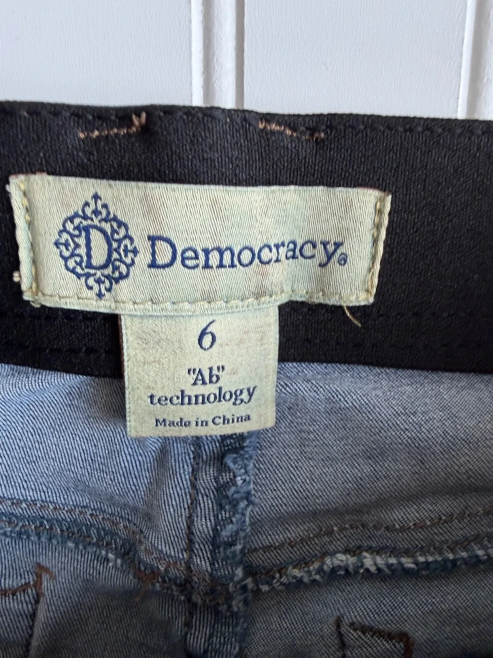 Democracy Jeans Womens 6 Blue Ab Technology Mid Rise Straight Leg Crop Fray Hem - Picture 2 of 10